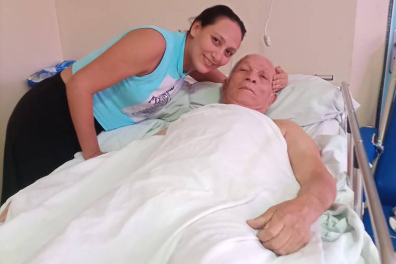 Zaine de Oliveira e usuário internado no HRPM