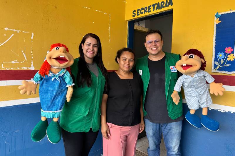 Equipe Ideflor-Bio e a diretora da escola