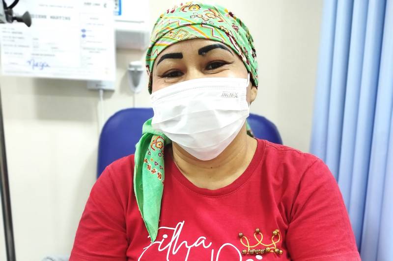 Ediene Martins realiza tratamento de quimioterapia no HRSP