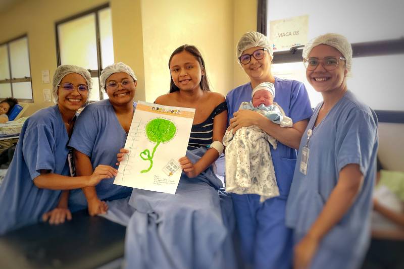 Naiane Roldão parabenizou a equipe do Hospital Abelardo Santos pelo projeto