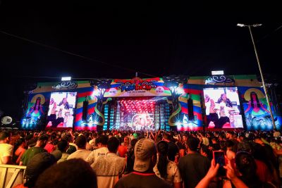 notícia: Multidão lota o estacionamento do Novo Mangueirão na segunda noite do 'Parárraiá'