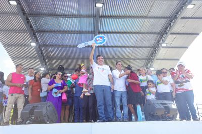 notícia: Em Alenquer, governo entrega recursos para moradia e empreendedorismo