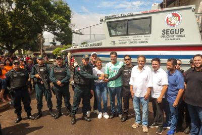 notícia: Governo entrega lancha totalmente equipada para reforçar a segurança no município de Almerim 
