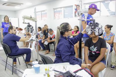 notícia: Moradores de Águas Lindas, em Ananindeua, recebem serviços do 'Governo do Pará nos Bairros’