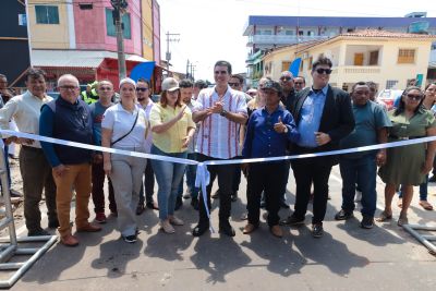 notícia: Governo do Pará pavimenta 12 ruas e entrega a nova praça do município de Ponta de Pedras