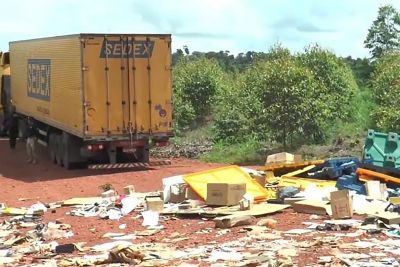 notícia: Em Mãe do Rio, ação policial prende quatro homens envolvidos em roubo a um caminhão dos Correios