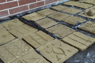 notícia: Seção Braille da Biblioteca Pública Arthur Vianna recebe a exposição 'A Arte Através do Toque'