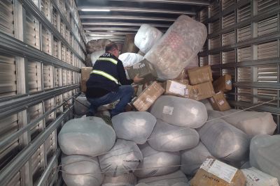 notícia: Sefa apreende 240 fones de ouvido e 300 mini caixas bluetooth em Dom Eliseu 