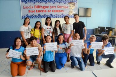 notícia: Estudantes surdos da rede pública estadual são aprovados no curso de Libras da Uepa