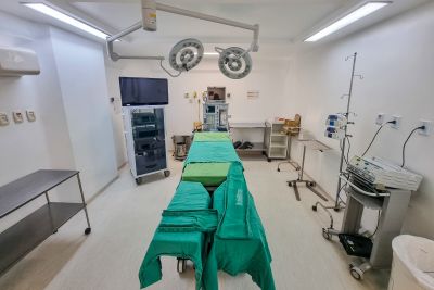 notícia: Governo do Estado recebe doações que vão beneficiar usuários do HJB