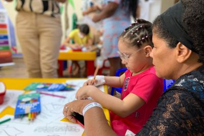 notícia: Teatro de dedoche reforça boas práticas para segurança dos pacientes no Abelardo Santos