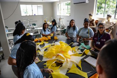 notícia: Coostafe confecciona fantasias para o Carnaval de Belém