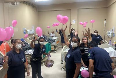 notícia: Mulheres atendidas no Hospital Galileu recebem mensagens de afeto, cuidados com a pele e se emocionam 