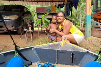 notícia: Agricultores familiares de 7 municípios recebem mil mudas de bananas para cultivo