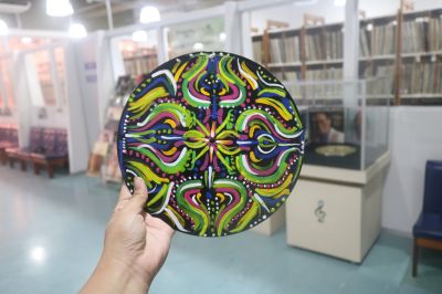 notícia: Aberta ao público, 'Arte no Vinil' reutiliza discos antigos e danificados em oficina no Centur