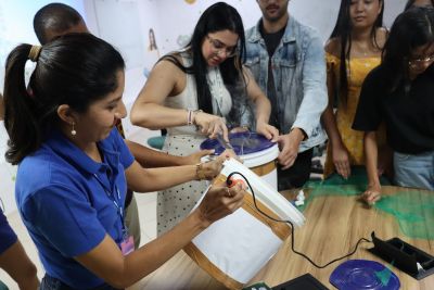 notícia: Semas promove oficina de compostagem para alunos de universidade