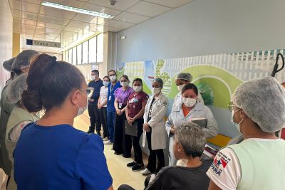 notícia: Paciente recebe despedida emocionante após 63 dias de internação no Hospital Geral de Tailândia