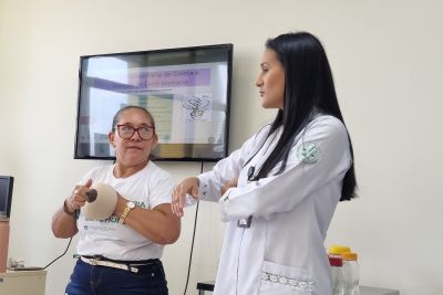 notícia: Santa Casa e 'Bombeiros da Vida' capacitam voluntários que coletam e doam leite materno 