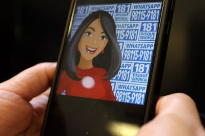 notícia: Iara, atendente virtual do Disque Denúncia completa 4 anos com 79 mil denúncias