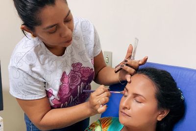 notícia: "Dia de Diva" garante beleza e autoestima aos usuários e colaboradores do HRBA   