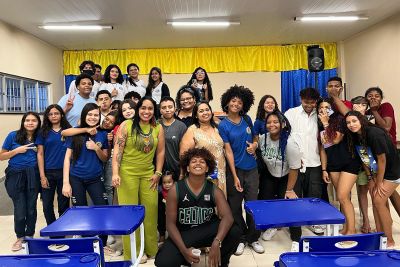 notícia: Professora da rede estadual dará palestra em Harvard, nos Estados Unidos  