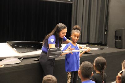 notícia: Com presença de medalhista brasileira, UsiPaz Antônia Corrêa realiza aula inaugural de canoagem, em Marituba   