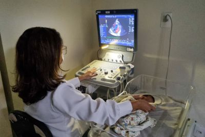 notícia: Diagnóstico precoce pode salvar a vida de bebês que nascem com doenças cardíacas