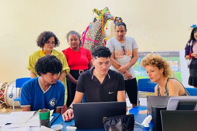 notícia: Projeto lança livro de poemas escrito por estudantes da rede estadual