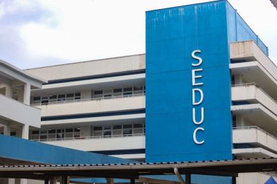 notícia: Estado repassa mais R$ 6 milhões à rede de ensino com o Programa Dinheiro na Escola Paraense