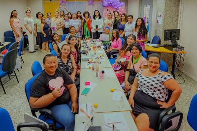 notícia: Mulheres da região metropolitana participam de aula de maquiagem, empoderamento e empreendedorismo 