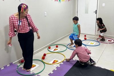 notícia: 2° Arrasta TEA anima usuários, acompanhantes e profissionais na Policlínica Lago de Tucuruí