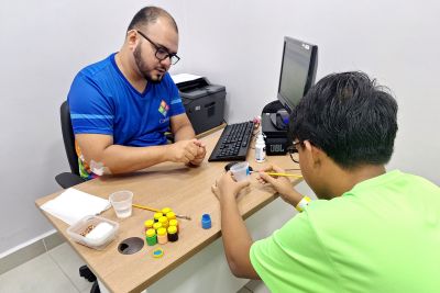 notícia: No Cetea, pais aprendem atividades pedagógicas divertidas às férias dos filhos assistidos 