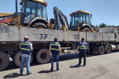 notícia: Sefa apreende duas retroescavadeiras avaliadas em R$ 780 mil em Dom Eliseu