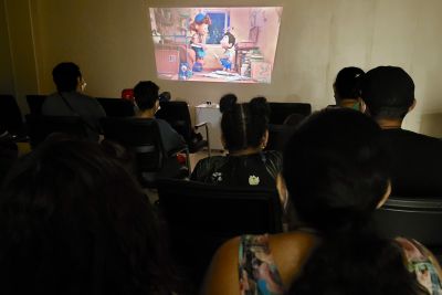 notícia: Cine da Pediatria muda rotina de crianças internadas no Pronto-Socorro Dr.Roberto Macedo 