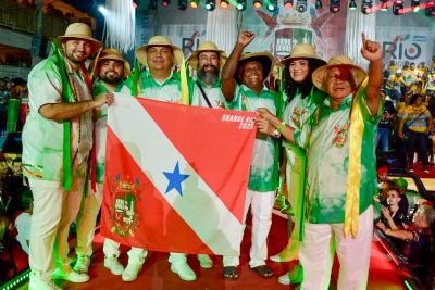 notícia: Escola Deixa Falar vence concurso de samba-enredo da Grande Rio