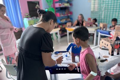 notícia: Crianças têm oficina de brinquedos e piquenique no Hospital Metropolitano