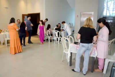notícia: Seduc conscientiza servidores sobre câncer de mama com 'Outubro Rosa'