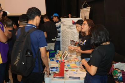 notícia: Feira Vocacional da Uepa, em Ananindeua, orienta alunos sobre carreira profissional