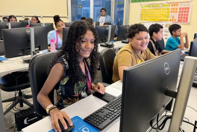 notícia: Jovens exploram criação de jogos e vídeos durante curso de informática na UsiPaz Icuí-Guajará