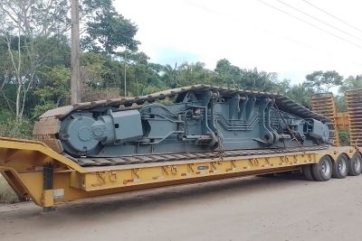 notícia: Fiscais da Sefa apreendem mais de 100 fardos de mercadorias e maquinário