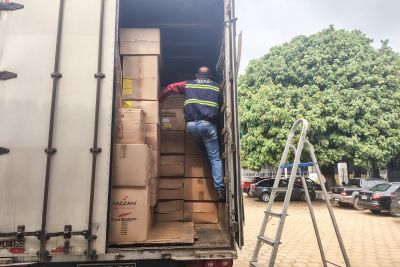 notícia: Sefa apreende 645 pares de calçados e também materiais de construção