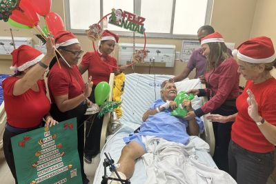 notícia: Espírito natalino invade o Hospital Galileu e usuários recebem doações e palavra de fé