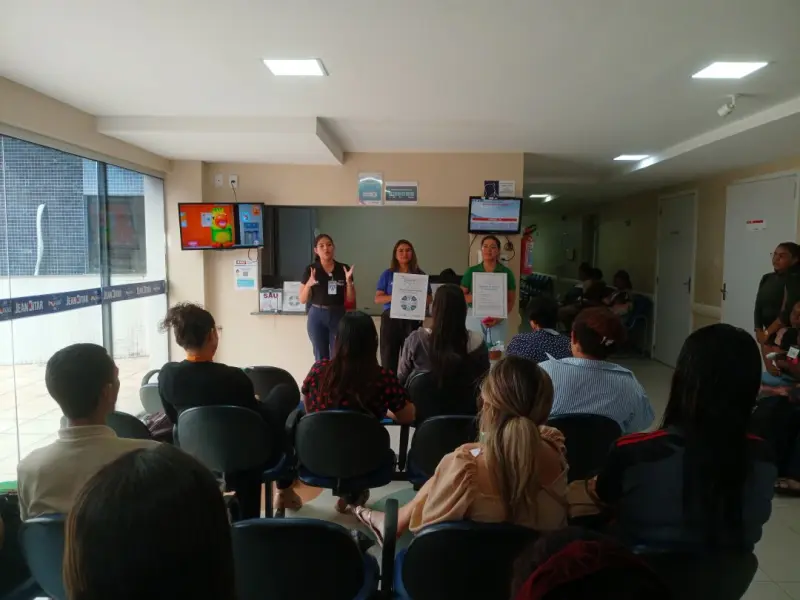 ação com palestra  na recepção ambulatorial
