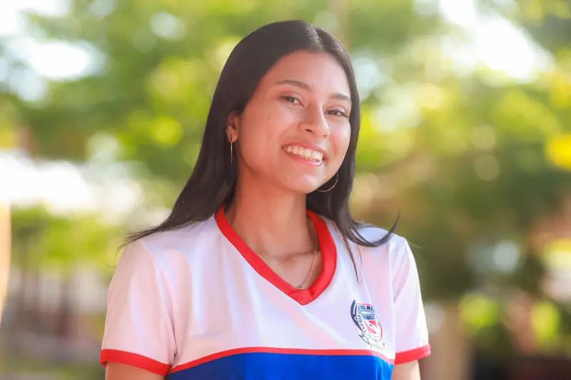 Evelyn Oliveira - estudante do 3° ano <div class='credito_fotos'>Foto: Bruno Cruz / Ag. Pará &nbsp;&nbsp;|&nbsp;&nbsp; <a href='/midias/2025/originais/20250127193809-GF00022816-F00372429.jpg' download><i class='fa-solid fa-download'></i> Download</a></div>