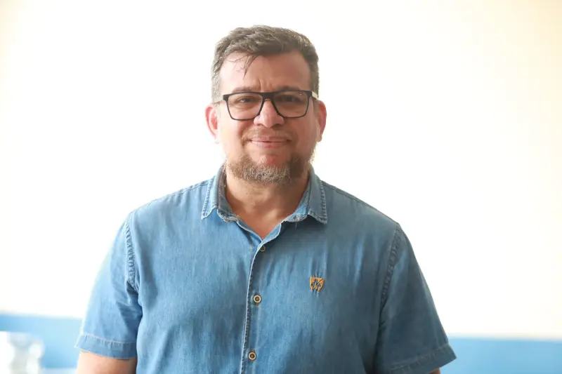 Reitor 
Cley chagas <div class='credito_fotos'>Foto: Bruno Cruz / Ag. Pará &nbsp;&nbsp;|&nbsp;&nbsp; <a href='/midias/2025/originais/20250210130026-GF00022944-F00376568.jpg' download><i class='fa-solid fa-download'></i> Download</a></div>