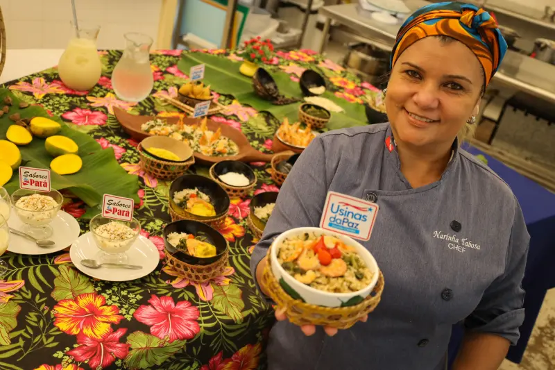 Narinha Tabosa - instrutora de Gastronomia pela Sectet nas Usinas <div class='credito_fotos'>Foto: Bruno Cecim / Ag.Pará &nbsp;&nbsp;|&nbsp;&nbsp; <a href='/midias/2025/originais/20250217130229-GF00023011-F00378496.jpg' download><i class='fa-solid fa-download'></i> Download</a></div>