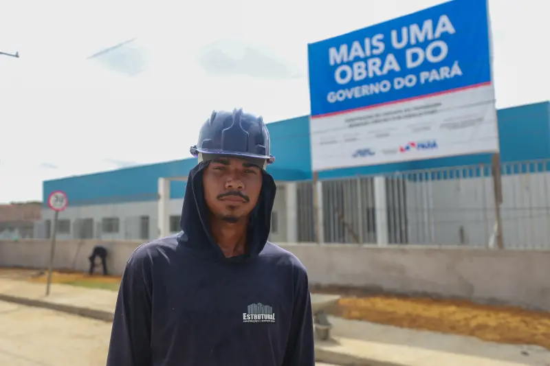 Deyvison Pereira da Silva -  servente 
Pai do Otiniel calebe andrade da silva, 4 anos <div class='credito_fotos'>Foto: Bruno Cruz / Ag. Pará &nbsp;&nbsp;|&nbsp;&nbsp; <a href='/midias/2025/originais/20250221115010-GF00023050-F00379539.jpg' download><i class='fa-solid fa-download'></i> Download</a></div>
