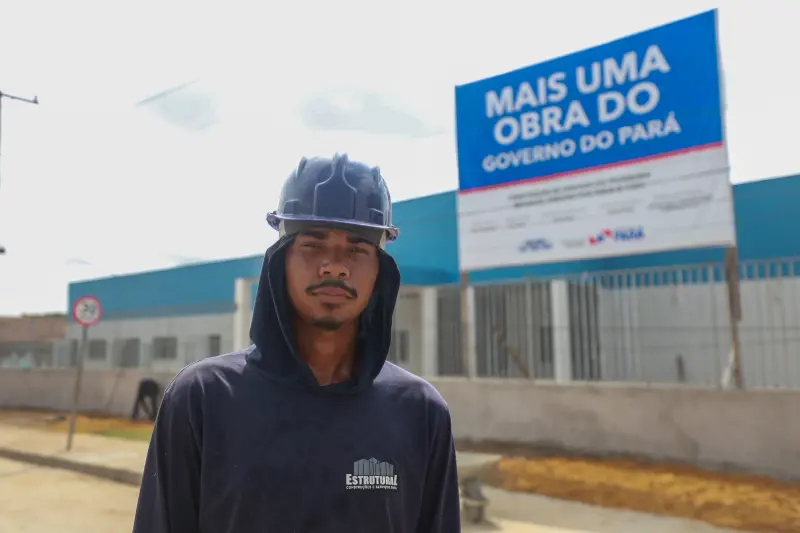 Deyvison Pereira da Silva -  servente 
Pai do Otiniel calebe andrade da silva, 4 anos <div class='credito_fotos'>Foto: Bruno Cruz / Ag. Pará &nbsp;&nbsp;|&nbsp;&nbsp; <a href='/midias/2025/originais/20250221115011-GF00023050-F00379540.jpg' download><i class='fa-solid fa-download'></i> Download</a></div>