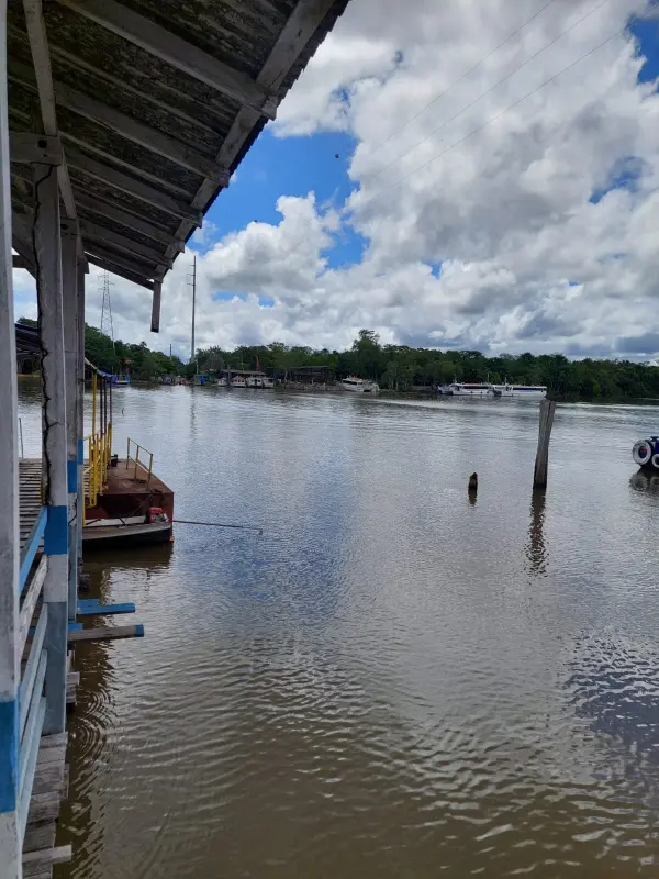 Ponte sobre Rio Itaporanga otimiza economia e beneficia cerca de 150 mil pessoas em Barcarena
Novo equipamento público qualifica a infraestrutura e a mobilidade urbana do município na Região Metropolitana de Belém <div class='credito_fotos'>Foto: Divulgação &nbsp;&nbsp;|&nbsp;&nbsp; <a href='/midias/2025/originais/20250313110245-GF00023188-F00384146.jpg' download><i class='fa-solid fa-download'></i> Download</a></div>