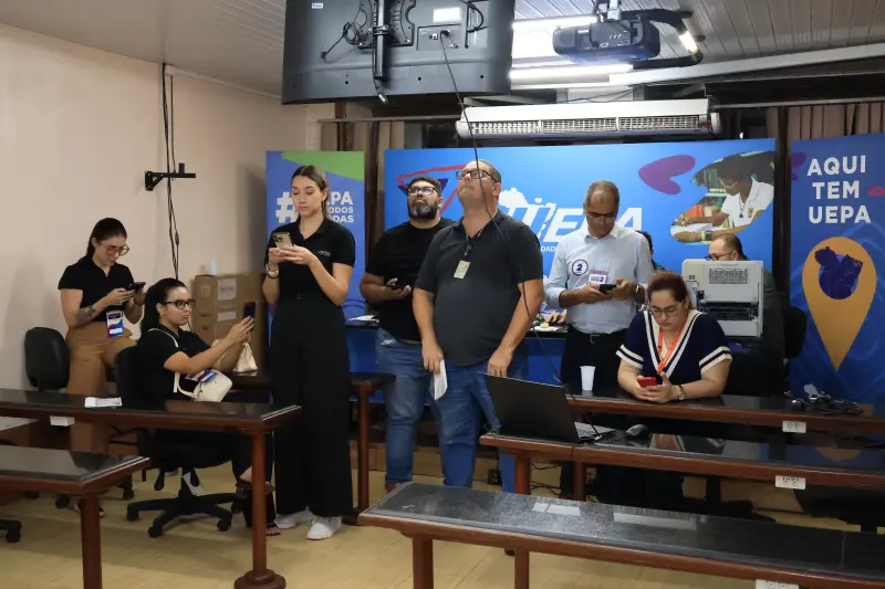 Fiscais das chapas acompanharam a apuração 